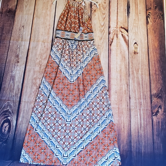 London Times Dresses & Skirts - London Times Keyhold Halter Maxi Dress